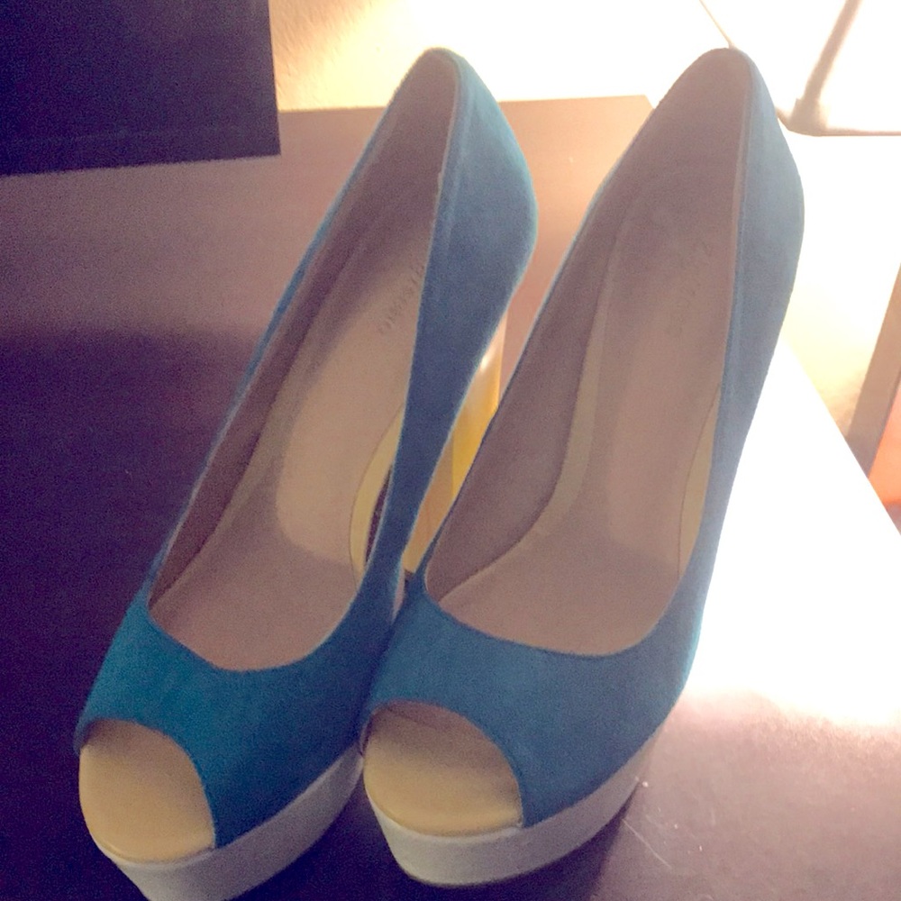 Block color heels